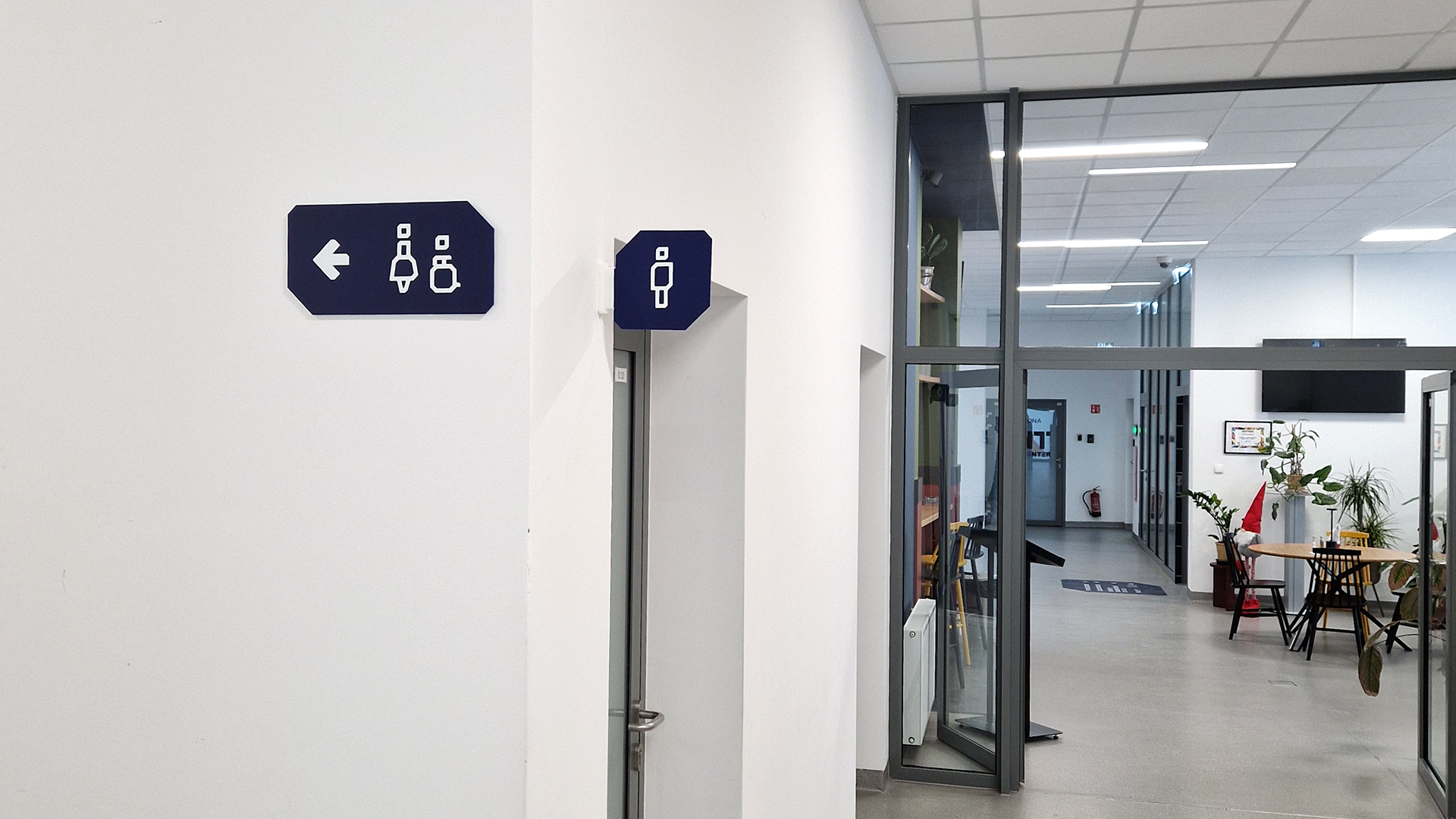 Rebranding i nowa identyfikacja wizualna PNT Opole oznakowanie wewnęttrzne